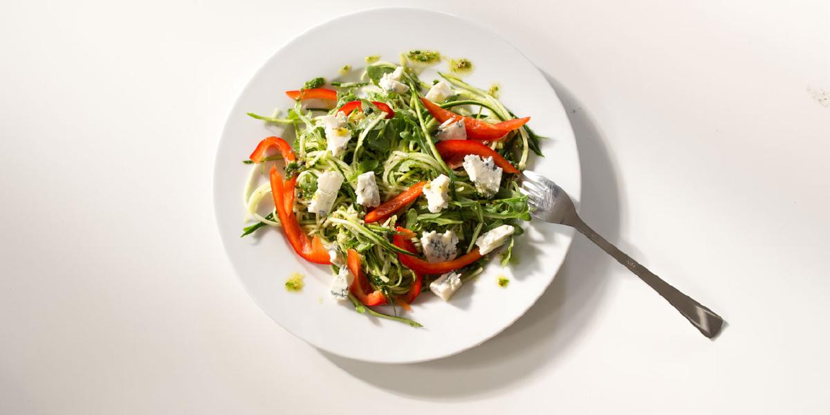 Salade van courgetti & gorgonzola